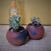 Load image into Gallery viewer, Set of 2 Terracotta and Jute Hanging cum Desktop Planters Round close up