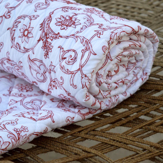 Swirl - Quilted cotton bedspread wth red victorian swirl print