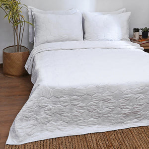 SHWET - White Hexagon Quilt with 2 pillow coordinated covers, 100% cotton, Sizes available