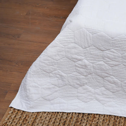 SHWET - White cotton quilted bedspread with hexagon pattern, Sizes available