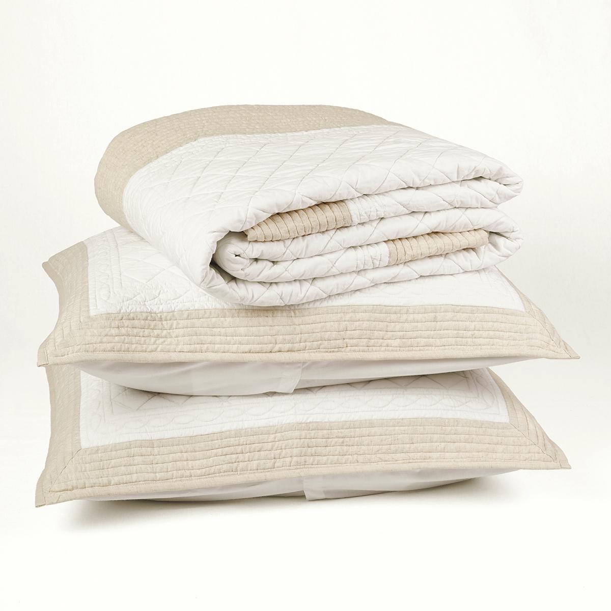 SHWET - Natural And white Quilt with 2 coordinated pillow cases, Sizes available