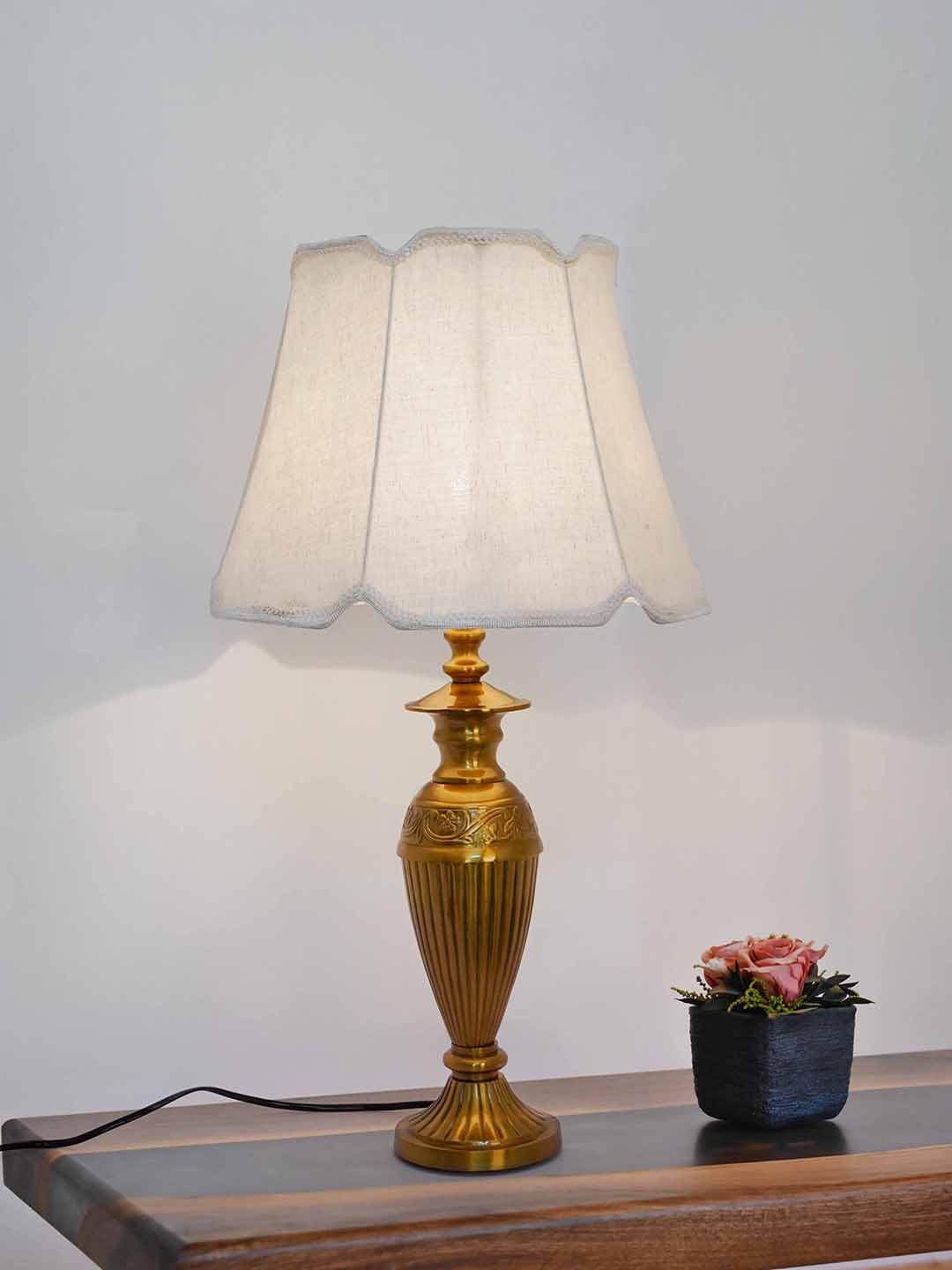 Gold Vintage Aluminium Single Table Lamp Light With 14 Inch Off