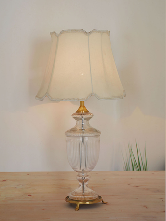 Royal Antique 27 Inch Single Trophy Glass & Brass Table Lamp Light With 14 Inch Off White Scalloped Borders Fabric Shade