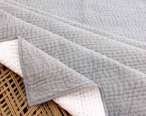 Kantha quilt Grey - simple stripe quilting