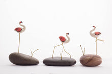 Load image into Gallery viewer, Pebble Decor – Flamingos (set of 3)