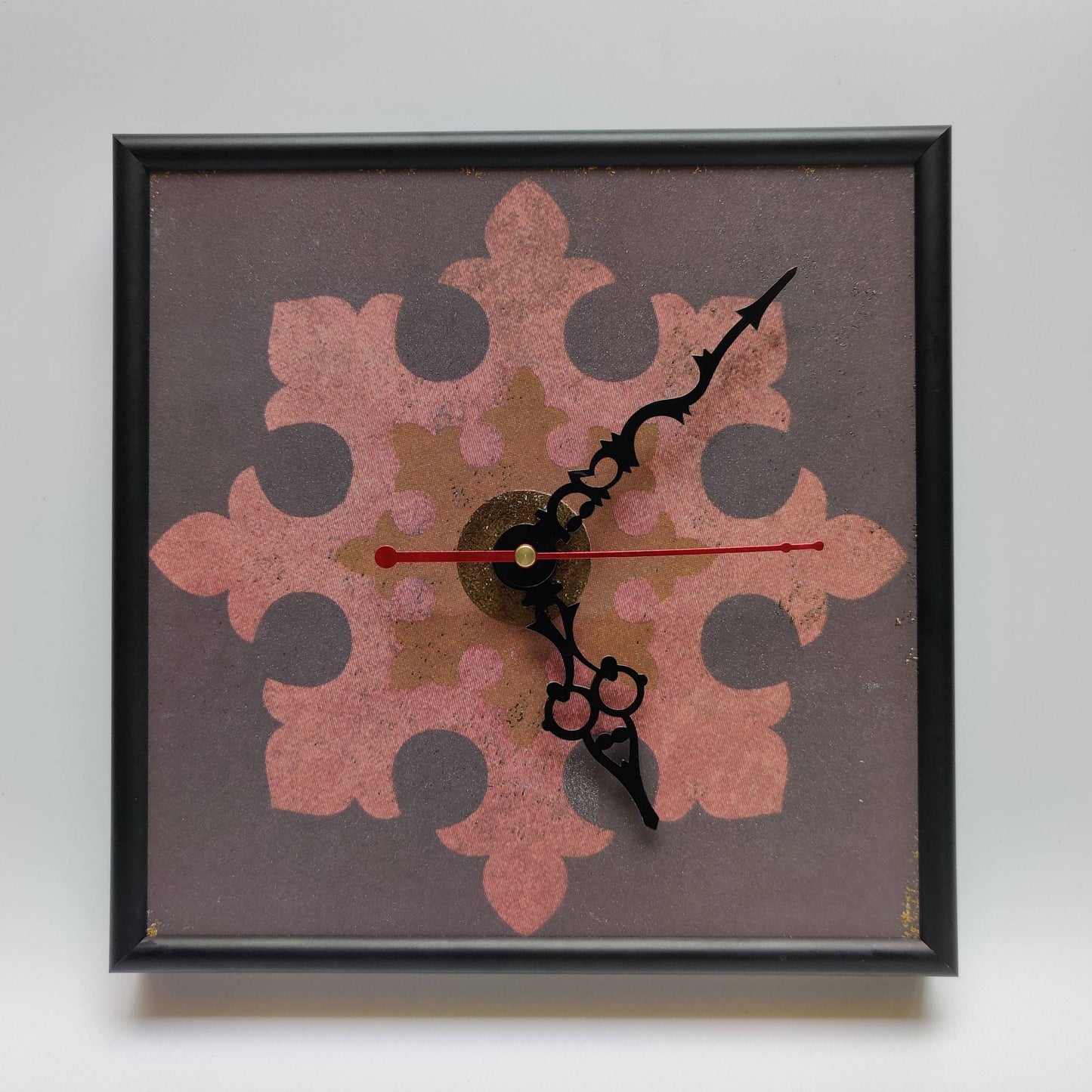 Snowflake design tiled clock