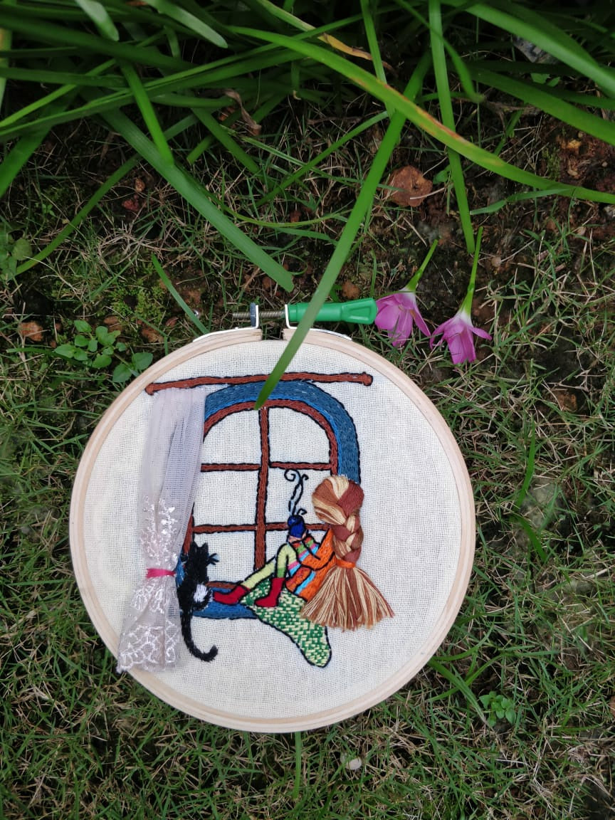 Sit back and relax - Hand embroidered 3D hoop art